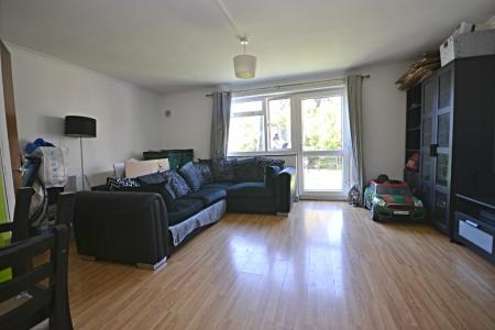 2 bedroom Flat to let in Dedisham Close, Furnace Green, Crawley, RH10