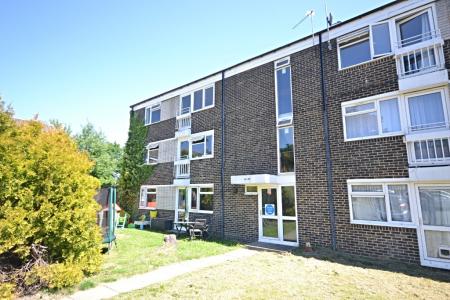 2 bedroom Flat to let in Dedisham Close, Furnace Green, Crawley, RH10