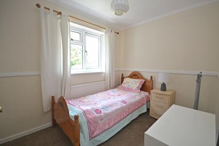 4 bedroom Detached house to let in Fountains Close, Gossops Green, Crawley, RH11
