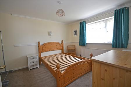 4 bedroom Detached house to let in Fountains Close, Gossops Green, Crawley, RH11