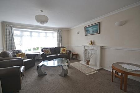 4 bedroom Detached house to let in Fountains Close, Gossops Green, Crawley, RH11