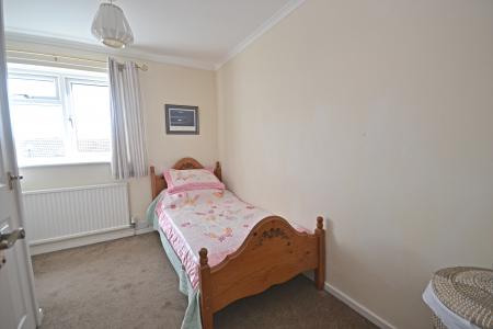 4 bedroom Detached house to let in Fountains Close, Gossops Green, Crawley, RH11