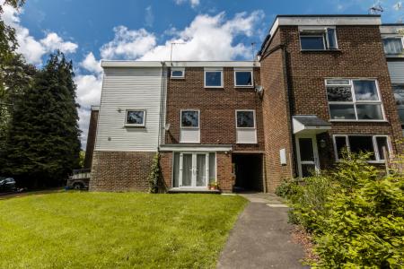 2 bedroom Ground floor maisonette to let in Hyde Heath Court, Pound Hill, Crawley, RH10
