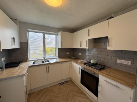 3 bedroom Terraced House to let in Eridge Close, Pound Hill, Crawley, RH10