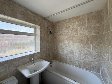3 bedroom Terraced House to let in Eridge Close, Pound Hill, Crawley, RH10