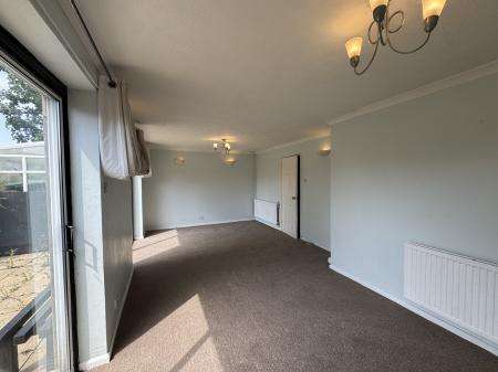 3 bedroom Terraced House to let in Eridge Close, Pound Hill, Crawley, RH10