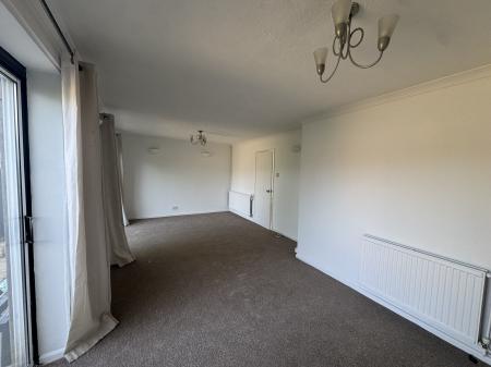 3 bedroom Terraced House to let in Eridge Close, Pound Hill, Crawley, RH10