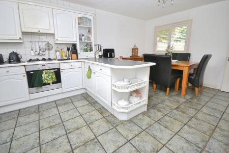 4 bedroom Terraced House for sale in Darleydale, Southgate, Crawley, RH11