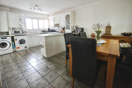 4 bedroom Terraced House for sale in Darleydale, Southgate, Crawley, RH11