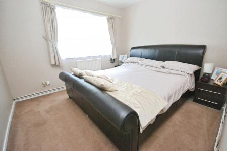4 bedroom Terraced House for sale in Darleydale, Southgate, Crawley, RH11