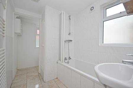 2 bedroom Semi-detached house to let in West Street, Southgate, Crawley, RH11