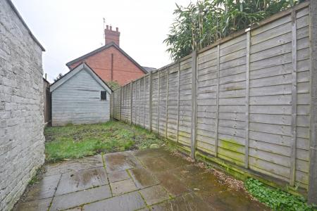2 bedroom Semi-detached house to let in West Street, Southgate, Crawley, RH11