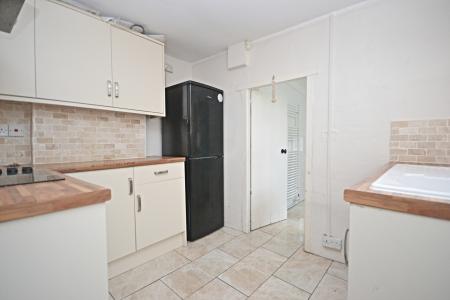 2 bedroom Semi-detached house to let in West Street, Southgate, Crawley, RH11