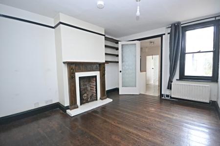 2 bedroom Semi-detached house to let in West Street, Southgate, Crawley, RH11