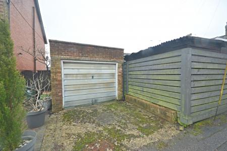 2 bedroom Semi-detached house to let in West Street, Southgate, Crawley, RH11