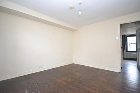 2 bedroom Semi-detached house to let in West Street, Southgate, Crawley, RH11