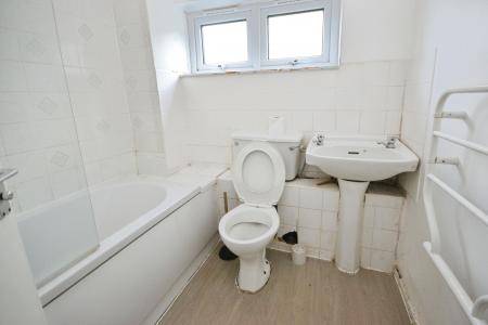 2 bedroom Flat for sale in Caburn Court, Crawley, RH11
