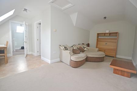 1 bedroom Maisonette to let in Nowhurst Lane, Broadbridge Heath, RH12