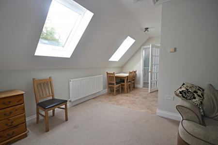 1 bedroom Maisonette to let in Nowhurst Lane, Broadbridge Heath, RH12