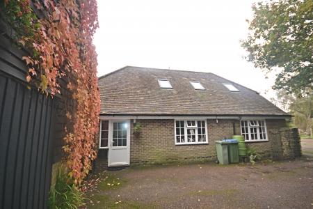 1 bedroom Maisonette to let in Nowhurst Lane, Broadbridge Heath, RH12