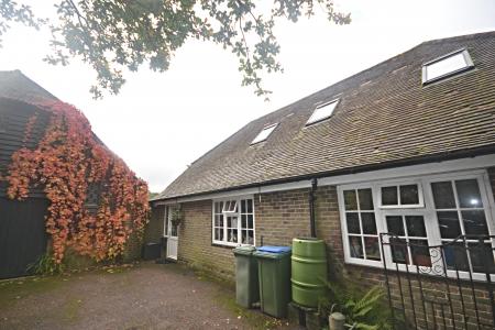 1 bedroom Maisonette to let in Nowhurst Lane, Broadbridge Heath, RH12