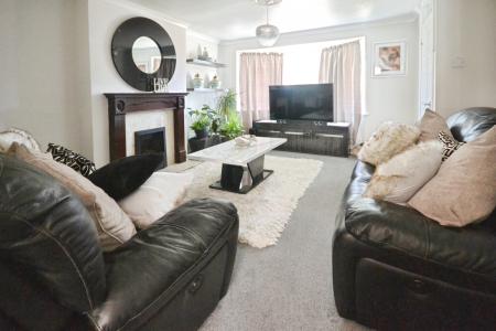3 bedroom Terraced House to let in Strathmore Road, Ifield, Crawley, RH11