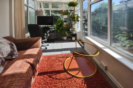 3 bedroom Terraced House to let in Strathmore Road, Ifield, Crawley, RH11