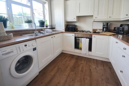 3 bedroom Terraced House to let in Strathmore Road, Ifield, Crawley, RH11