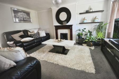 3 bedroom Terraced House to let in Strathmore Road, Ifield, Crawley, RH11