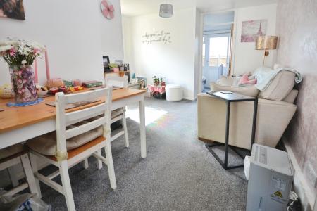 1 bedroom Ground floor maisonette for sale in Swallowtail Road, Horsham, RH12