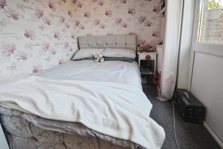1 bedroom Ground floor maisonette for sale in Swallowtail Road, Horsham, RH12