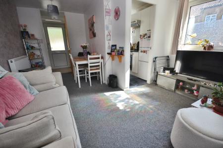 1 bedroom Ground floor maisonette for sale in Swallowtail Road, Horsham, RH12