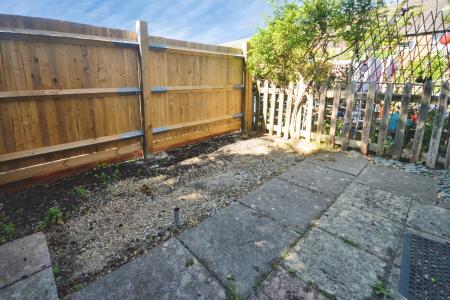1 bedroom Ground floor maisonette for sale in Swallowtail Road, Horsham, RH12