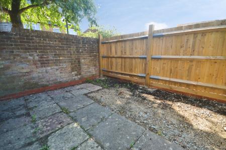 1 bedroom Ground floor maisonette for sale in Swallowtail Road, Horsham, RH12