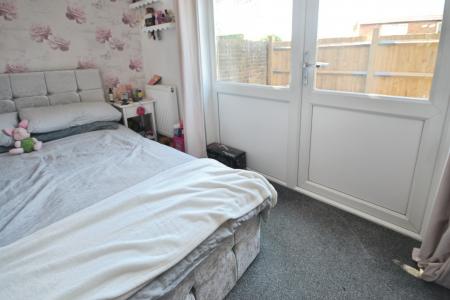 1 bedroom Ground floor maisonette for sale in Swallowtail Road, Horsham, RH12