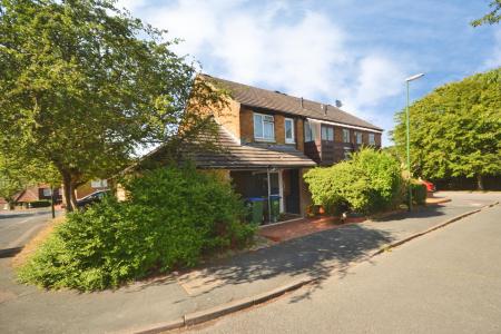 1 bedroom Ground floor maisonette for sale in Swallowtail Road, Horsham, RH12
