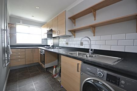 1 bedroom Maisonette to let in Goosegreen Close, Horsham, RH12