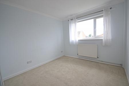 1 bedroom Maisonette to let in Goosegreen Close, Horsham, RH12