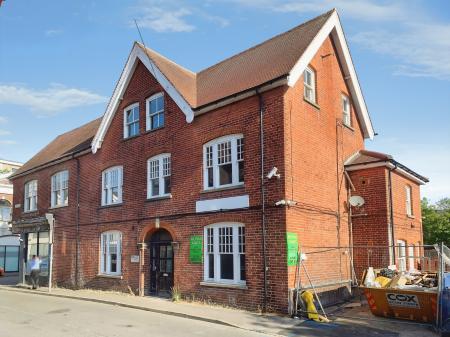 1 bedroom Flat to let in East Park, Southgate, Crawley, RH10