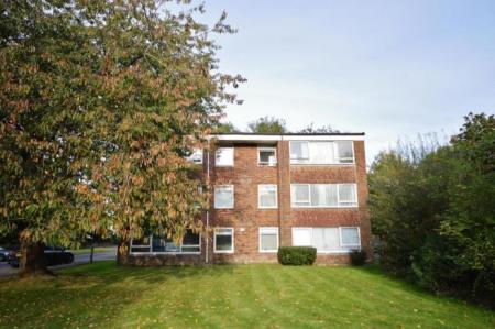 1 bedroom Flat to let in Longbridge Road, Horley, RH6