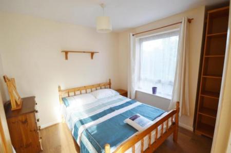 1 bedroom Flat to let in Longbridge Road, Horley, RH6