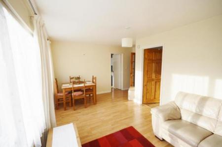 1 bedroom Flat to let in Longbridge Road, Horley, RH6
