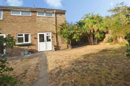 4 bedroom Semi-detached house to let in Erica Way, Horsham, RH12