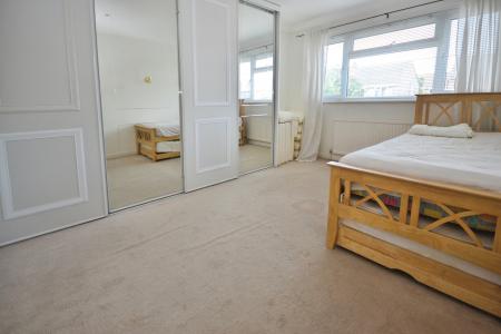 4 bedroom Semi-detached house to let in Erica Way, Horsham, RH12