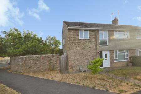 4 bedroom Semi-detached house to let in Erica Way, Horsham, RH12