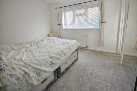 4 bedroom Semi-detached house to let in Erica Way, Horsham, RH12