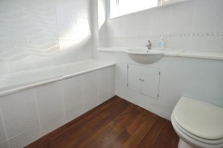 4 bedroom Semi-detached house to let in Erica Way, Horsham, RH12