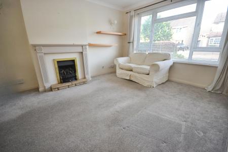 4 bedroom Semi-detached house to let in Erica Way, Horsham, RH12