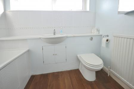 4 bedroom Semi-detached house to let in Erica Way, Horsham, RH12