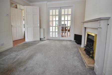 4 bedroom Semi-detached house to let in Erica Way, Horsham, RH12